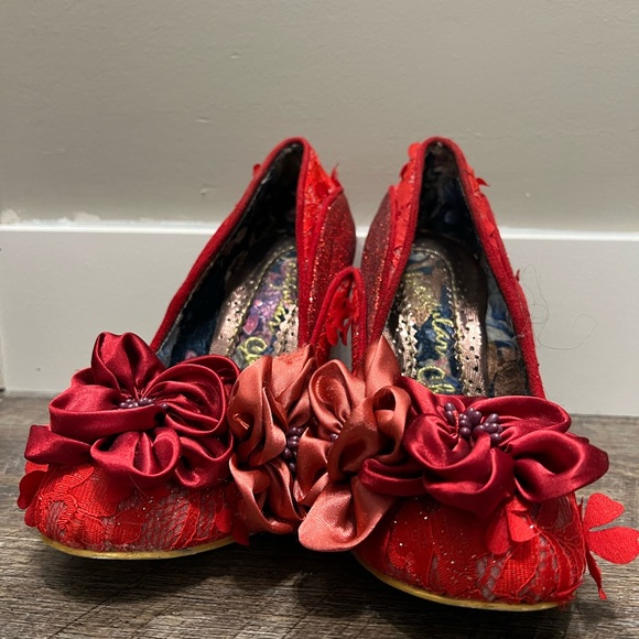 Unique boutique shoes. Label says size 5 1/2 but they fit like a 6 - Picture 2 of 4